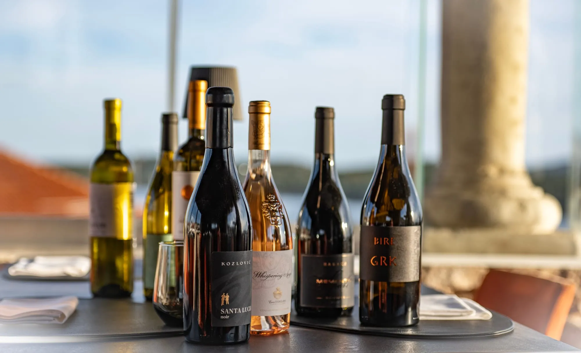 Boce hrvatskih vina iz vinske karte restorana